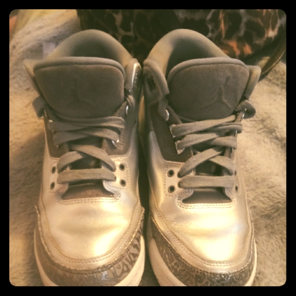 Jordans retro 3 like new!!!